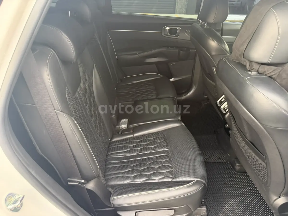 Kia Sorento — 9