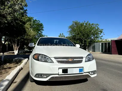 Oq Chevrolet Gentra, 2 pozitsiya 2018 yil, КПП Mexanika, shahar Navoiy uchun ~11 314 у.е. id5061230