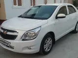 Белый Chevrolet Cobalt, 4 позиция 2025 года, КПП Автомат, в Коканд за 12 700 y.e. id6461841, Фото №1