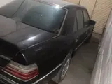 Черный Mercedes-Benz E 230 1988 года, КПП Механика, в Ташкент за 3 300 y.e. id5033651, Фото №1