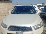 Молочный цвет Chevrolet Captiva, 2 позиция 2011 года, КПП Механика, в Денау за ~10 814 y.e. id6746995, Фото №1