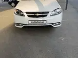 Белый Chevrolet Gentra, 3 позиция 2020 года, КПП Автомат, в Андижан за 11 800 y.e. id5215888, Фото №1
