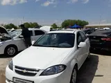 Белый Chevrolet Lacetti, 3 позиция 2023 года, КПП Автомат, в Самарканд за 15 500 y.e. id5034617, Фото №1