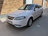 Белый Chevrolet Gentra, 2 позиция 2020 года, КПП Механика, в Самарканд за 11 500 y.e. id4975972, Фото №1