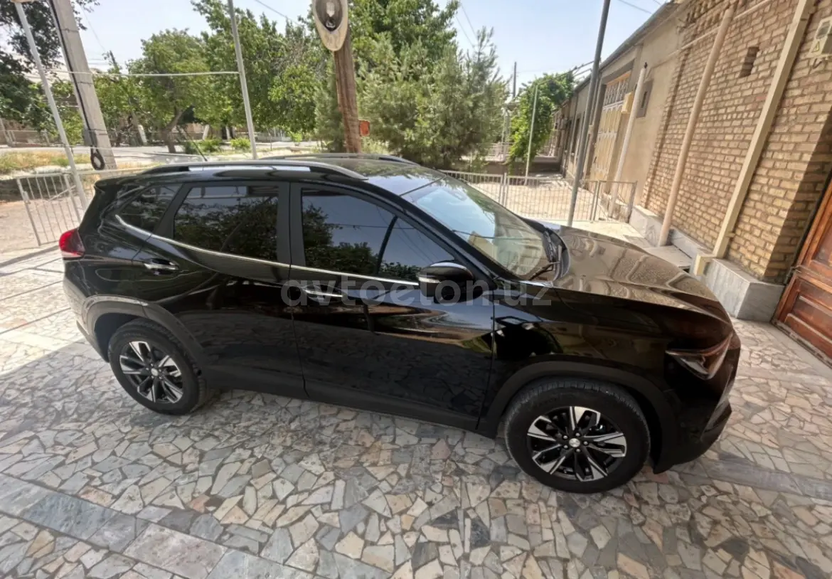 Chevrolet Tracker — 4