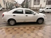 Белый Chevrolet Cobalt, 2 позиция 2013 года, КПП Механика, в Ташкент за 7 300 y.e. id6998118