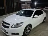 Белый Chevrolet Malibu, 2 позиция 2016 года, КПП Механика, в Наманган за 9 500 y.e. id6464254, Фото №1