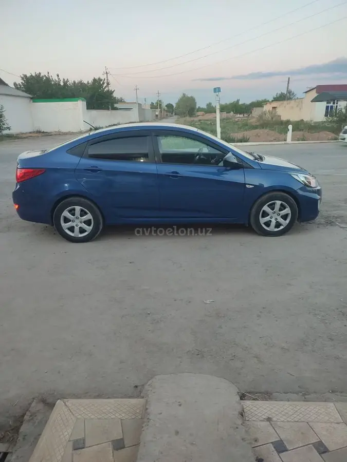 Hyundai Accent — 5