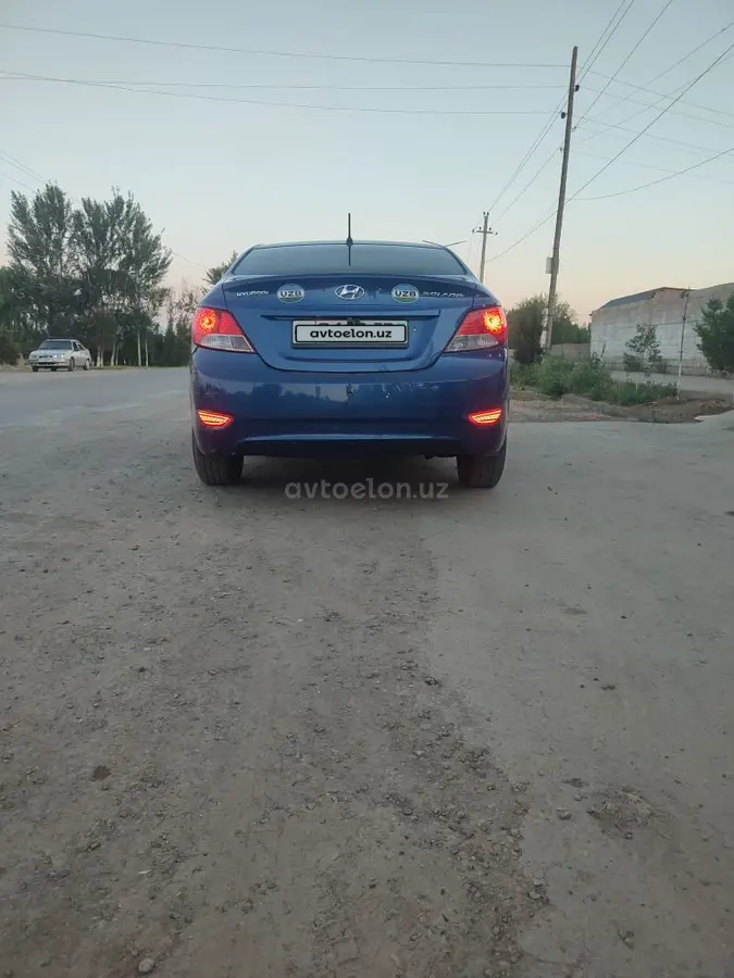Hyundai Accent — 6