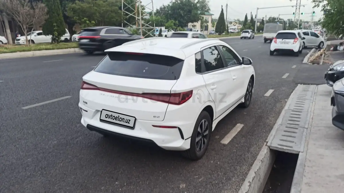 BYD e2