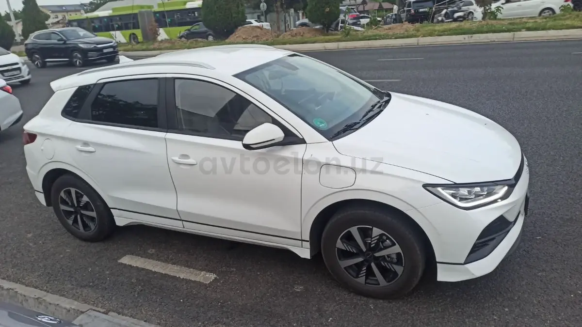 BYD e2 — 4