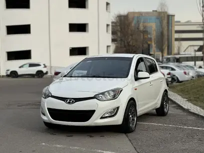 Белый Hyundai i20 2013 года, КПП Механика, в Ташкент за 7 300 y.e. id4987985