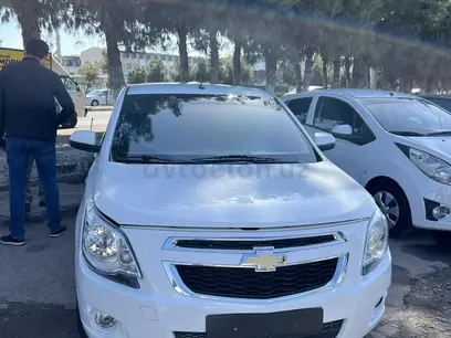 Белый Chevrolet Cobalt, 4 позиция 2022 года, КПП Автомат, в Ташкент за 12 500 y.e. id4927831