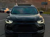 Черный Chevrolet Tracker, 3 позиция 2023 года, КПП Автомат, в Наманган за 17 800 y.e. id6619314