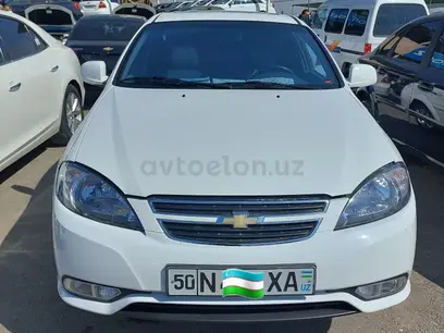 Белый Chevrolet Gentra, 3 позиция 2023 года, КПП Автомат, в Наманган за 15 800 y.e. id4965700