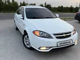 Белый Chevrolet Gentra, 3 позиция 2020 года, КПП Автомат, в Фергана за 11 750 y.e. id6491633, Фото №1