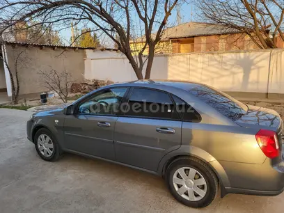 Mokriy asfalt Chevrolet Gentra, 1 pozitsiya 2015 yil, КПП Mexanika, shahar Qarshi uchun ~9 930 у.е. id5140192