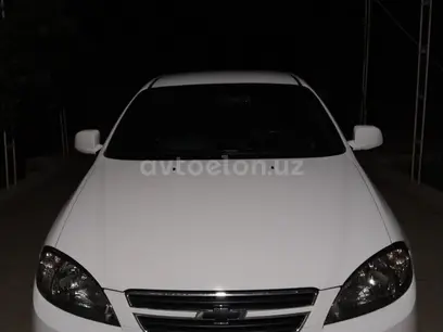 Белый Chevrolet Gentra, 2 позиция 2022 года, КПП Механика, в Навои за 12 500 y.e. id5178656