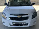 Белый Chevrolet Cobalt, 4 позиция 2025 года, КПП Автомат, в Джизак за 13 500 y.e. id6729489, Фото №1