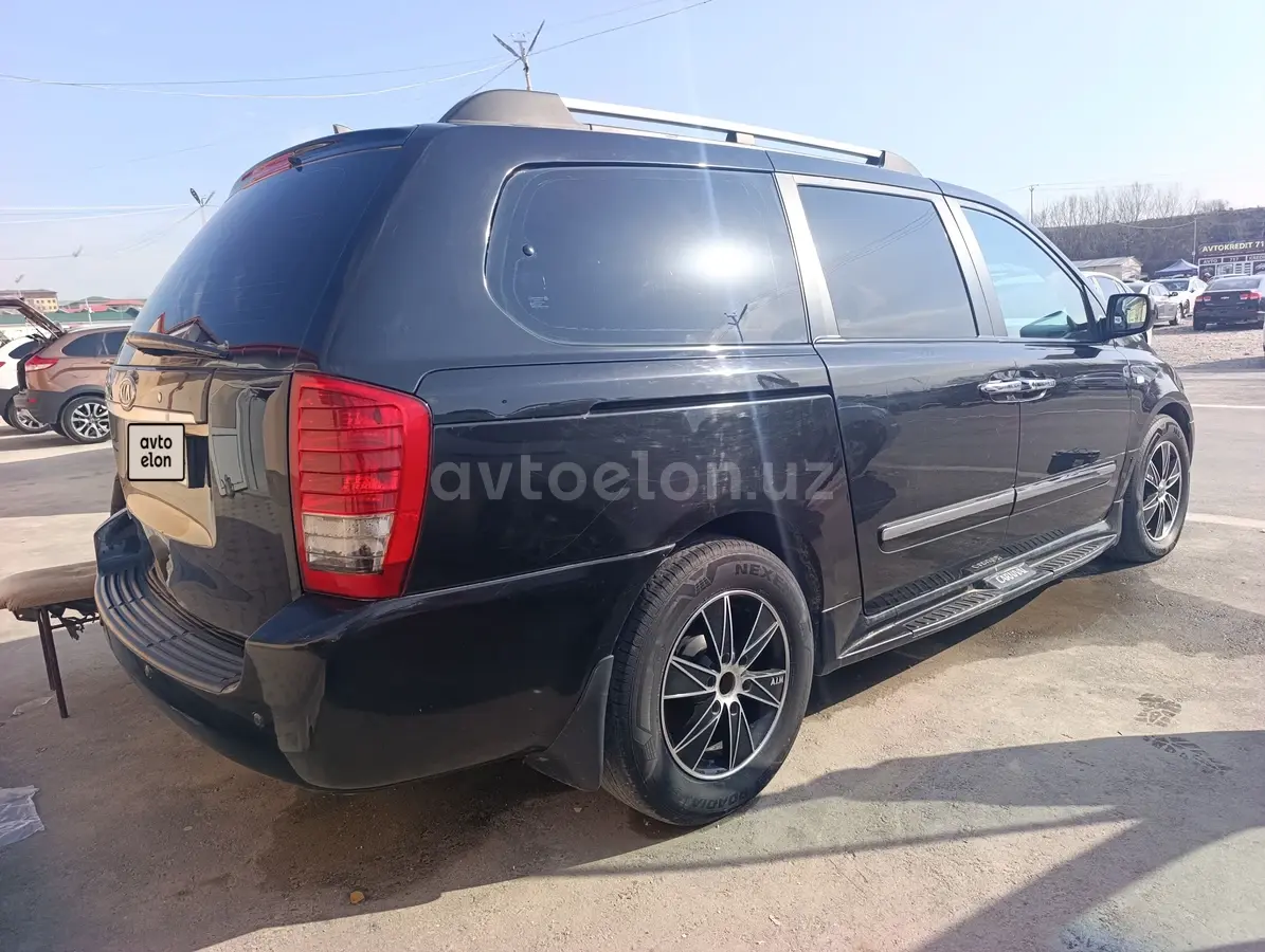 Kia Carnival — 4