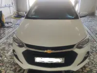Белый Chevrolet Onix 2023 года, КПП Механика, в Ходжейлийский район за ~12 549 y.e. id4999887