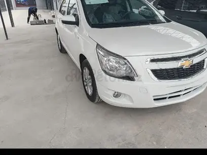 Белый Chevrolet Cobalt, 4 позиция 2024 года, КПП Автомат, в Ташкент за 13 500 y.e. id4913707