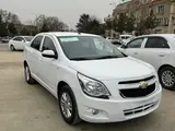 Белый Chevrolet Cobalt, 4 позиция 2024 года, КПП Автомат, в Навои за ~13 181 y.e. id5027364, Фото №1