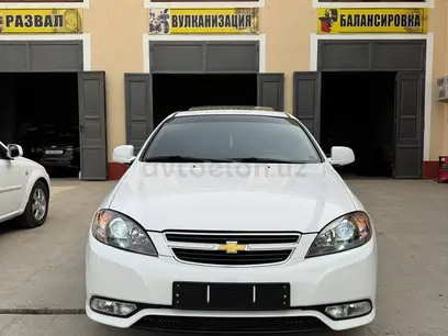 Oq Chevrolet Gentra, 3 pozitsiya 2022 yil, КПП Avtomat, shahar Termiz uchun ~13 000 у.е. id6437340
