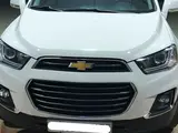 Белый Chevrolet Captiva, 4 позиция 2018 года, КПП Автомат, в Бухара за 19 000 y.e. id6677628, Фото №1