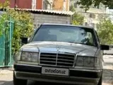 Серебристый Mercedes-Benz E 200 1985 года, КПП Механика, в Фергана за 7 000 y.e. id6366944