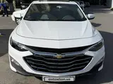 Белый Chevrolet Malibu 2 2020 года, КПП Автомат, в Ташкент за 19 200 y.e. id6724676, Фото №1