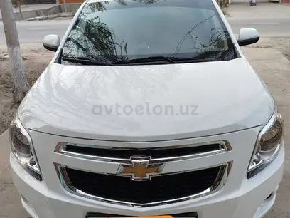 Белый Chevrolet Cobalt, 4 позиция 2022 года, КПП Автомат, в Андижан за 12 800 y.e. id4913876