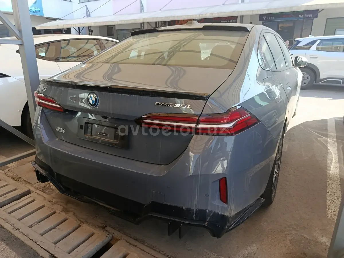 BMW i5 — 3