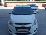 Белый Chevrolet Spark, 4 позиция 2022 года, КПП Автомат, в Ташкент за 10 800 y.e. id5034045, Фото №1