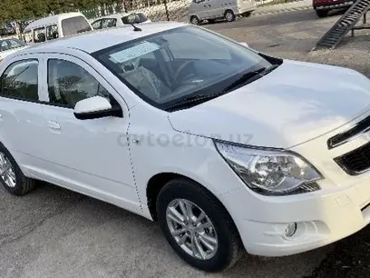 Белый Chevrolet Cobalt, 2 позиция 2024 года, КПП Механика, в Янгикурганский район за ~9 837 y.e. id3856003
