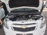 Белый Chevrolet Cobalt, 4 позиция 2021 года, КПП Автомат, в Ташкент за 10 800 y.e. id5214389, Фото №1