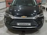 Черный Chevrolet Tracker, 3 позиция 2023 года, КПП Автомат, в Навои за ~18 023 y.e. id6717333, Фото №1