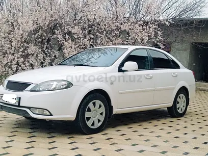 Белый Chevrolet Gentra, 2 позиция 2014 года, КПП Механика, в Гузарский район за ~10 206 y.e. id4981813