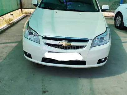Молочный цвет Chevrolet Epica, 3 позиция 2010 года, КПП Автомат, в Карши за 9 000 y.e. id5220248