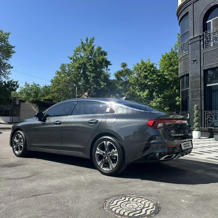 Kia K5 — 3