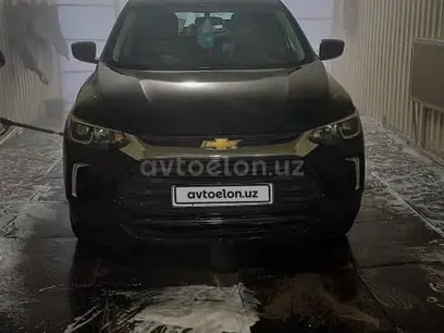 Черный Chevrolet Tracker, 2 позиция 2023 года, КПП Автомат, в Учкудук за 18 000 y.e. id5126784
