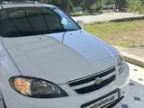 Белый Chevrolet Gentra, 3 позиция 2021 года, КПП Автомат, в Джизак за 12 800 y.e. id5192774, Фото №1