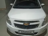 Белый Chevrolet Cobalt, 4 позиция 2023 года, КПП Автомат, в Наманган за 13 100 y.e. id5200897, Фото №1