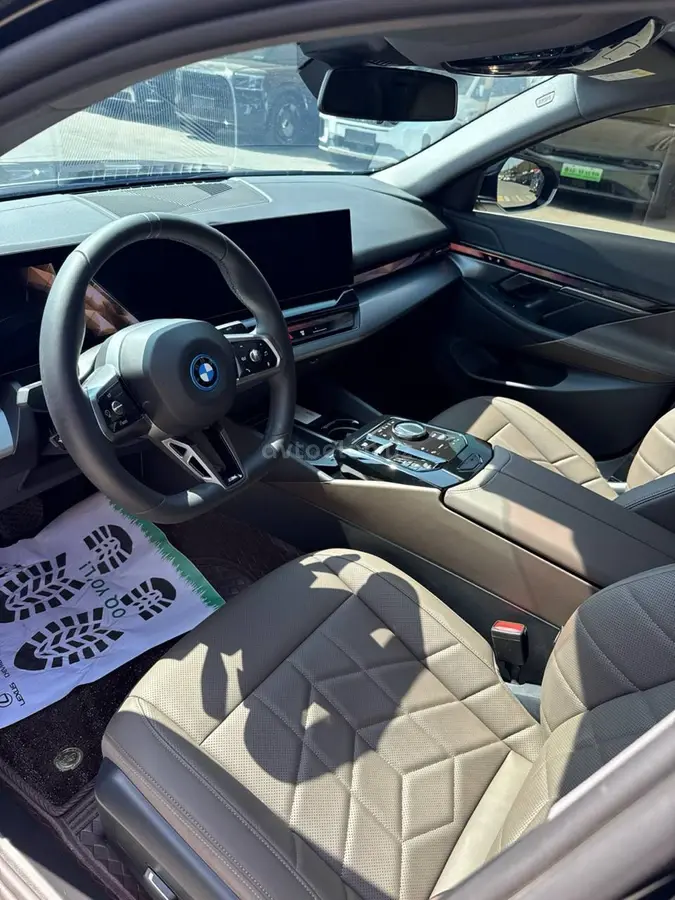 BMW i5 — 3