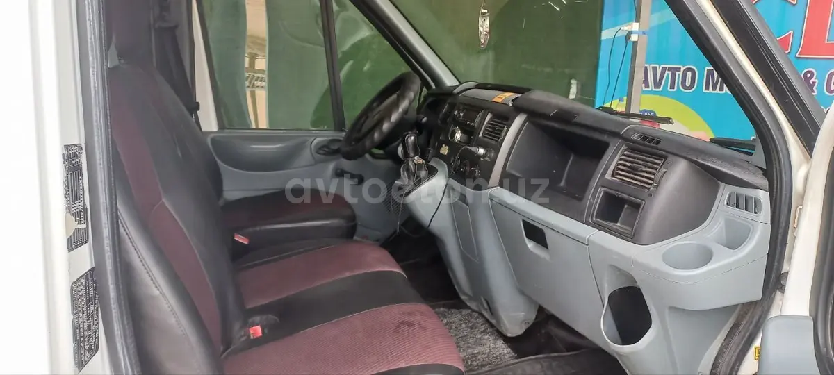 Ford Transit — 8