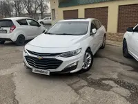 Белый Chevrolet Malibu 2 2020 года, КПП Автомат, в Ташкент за 22 200 y.e. id7000141