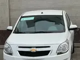 Белый Chevrolet Cobalt, 4 позиция 2024 года, КПП Автомат, в Ташкент за ~11 646 y.e. id5275972, Фото №1