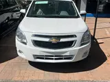 Белый Chevrolet Cobalt, 4 позиция 2024 года, КПП Автомат, в Самарканд за 12 850 y.e. id5203841