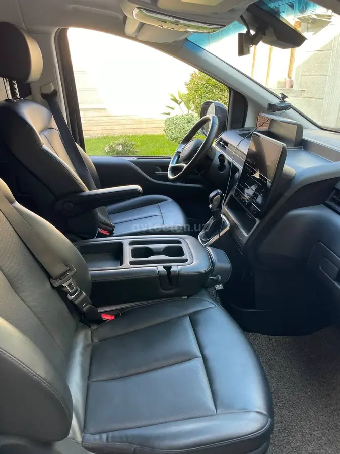 Hyundai Staria — 5