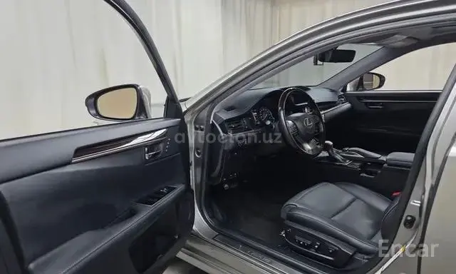 Lexus ES 300h — 5